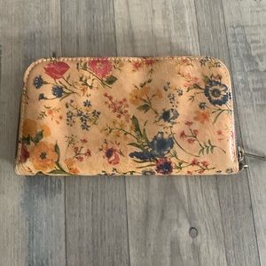 Used Patricia Nash zip around wallet